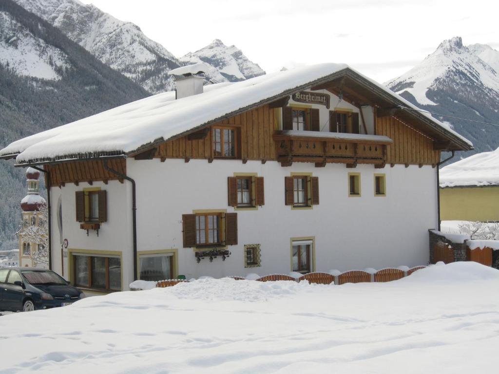 Gasthaus Haus Bergheimat - Familie Oberacher Fulpmes Exterior foto