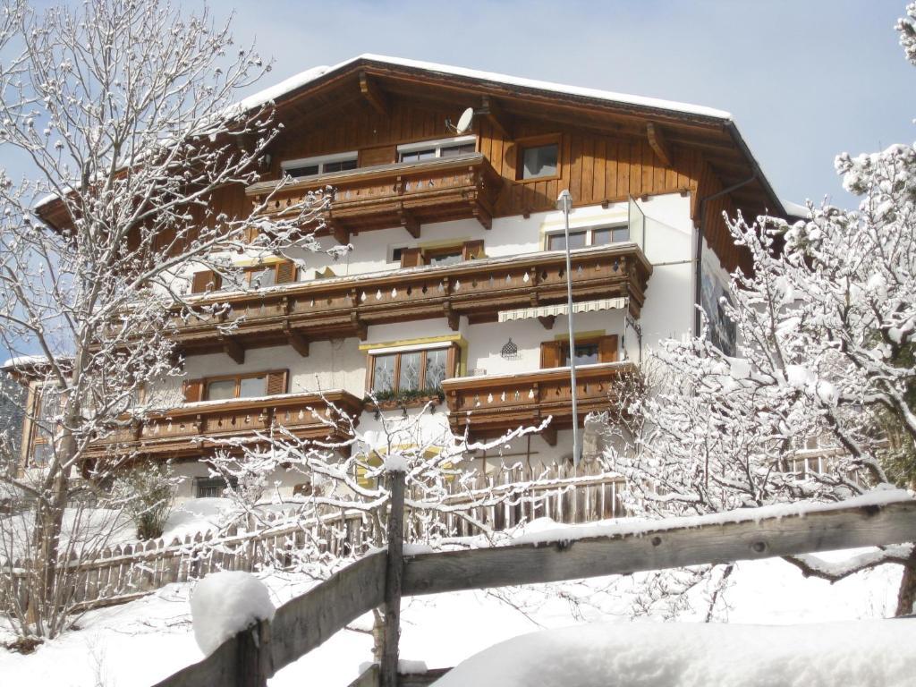 Gasthaus Haus Bergheimat - Familie Oberacher Fulpmes Exterior foto